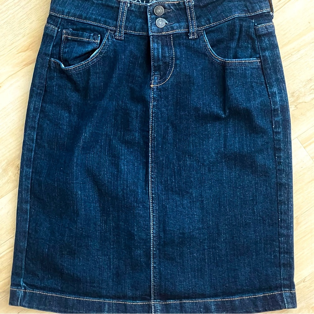 Old Navy Denim Jean Skirt size 0 Women’s or junior girls Knee Length